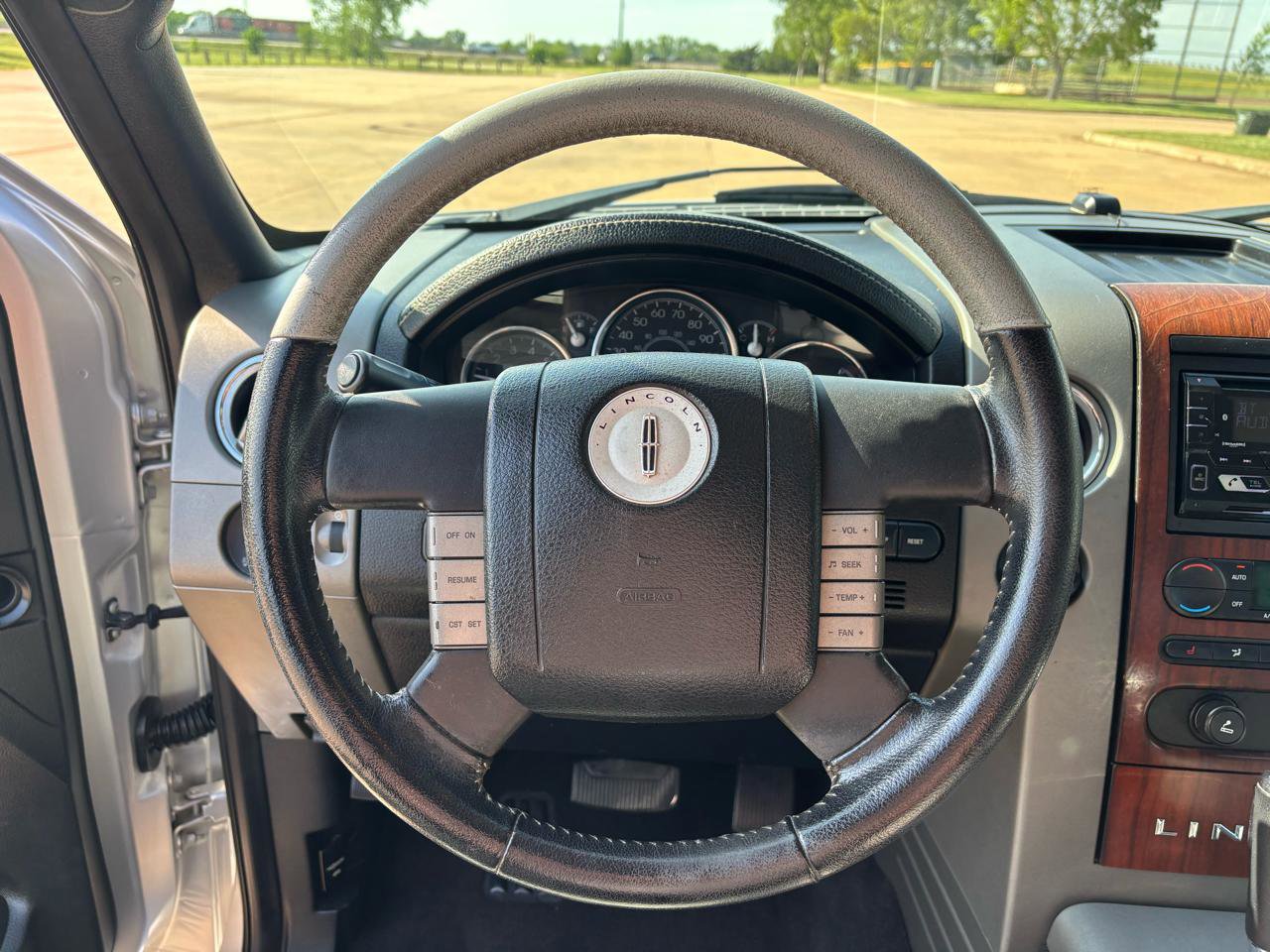 Used 2006 Lincoln Mark LT 2WD image 15