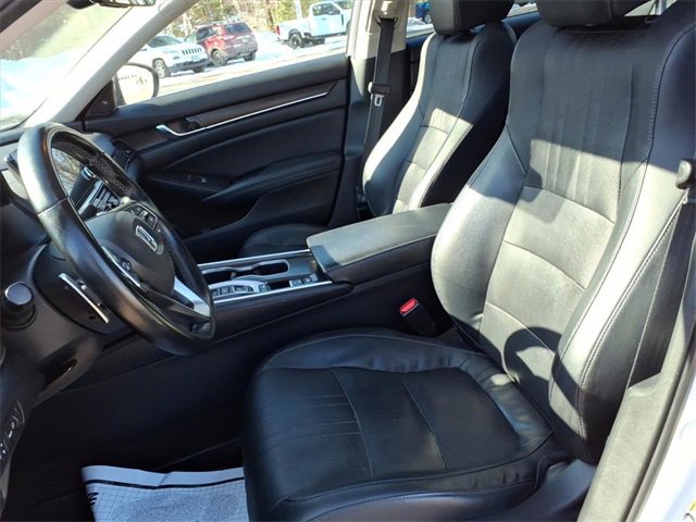 Used 2018 Honda Accord Touring image 10