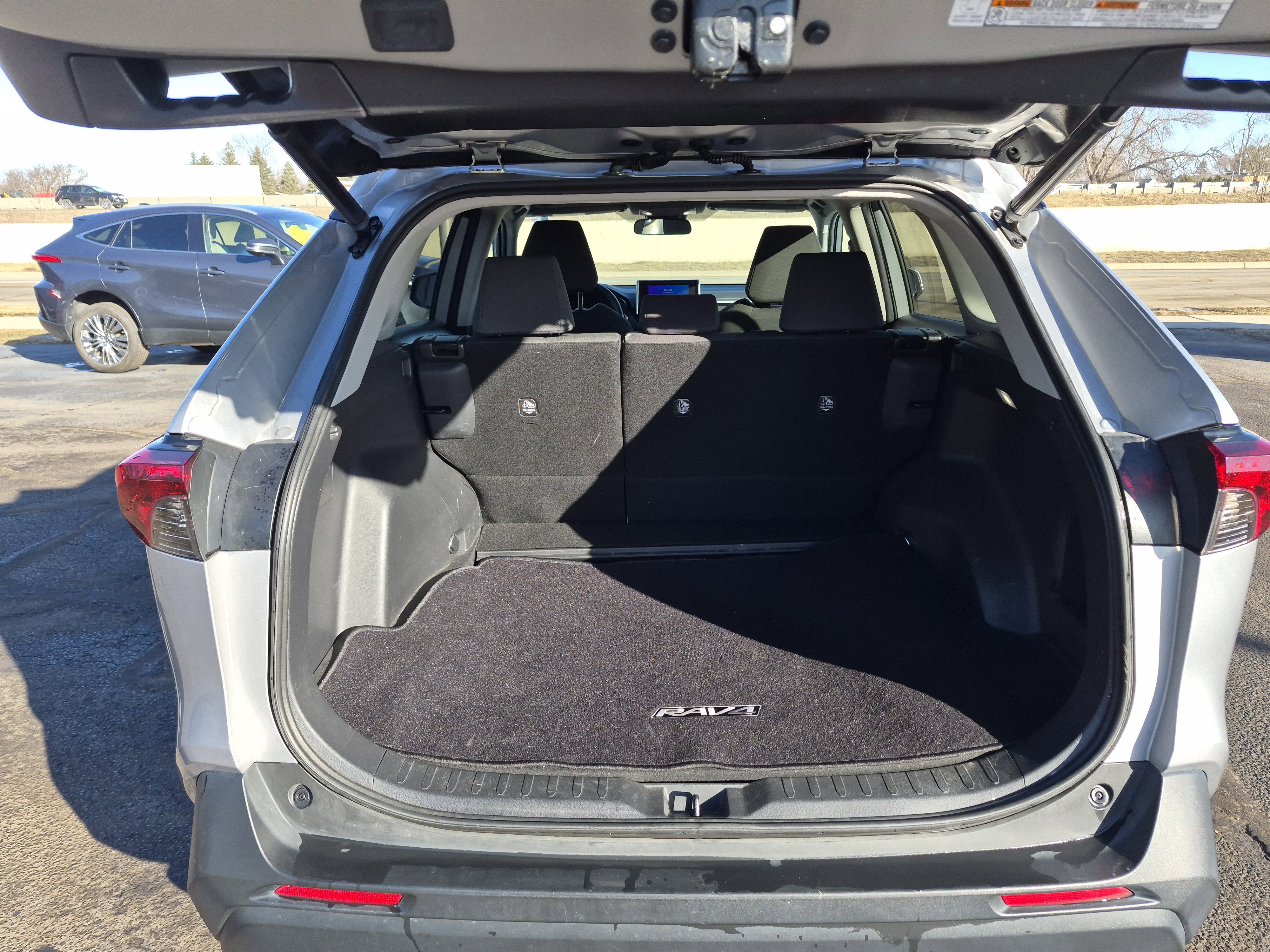 Used 2023 Toyota RAV4 XLE w/ Convenience Package image 11