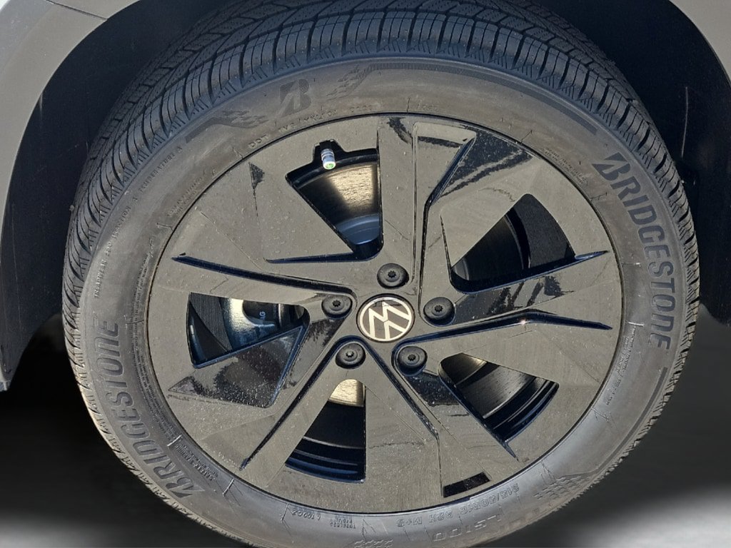 New 2026 Volkswagen Taos SE FWD image 8