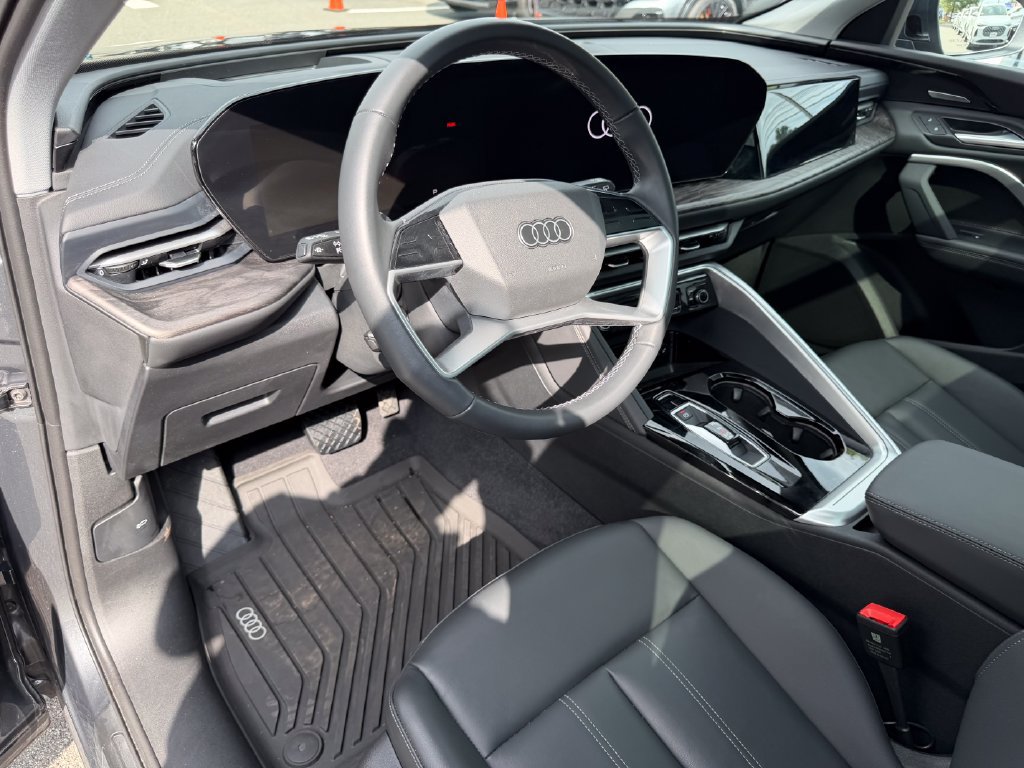 Used 2025 Audi Q5 Premium Plus AWD/4WD image 16