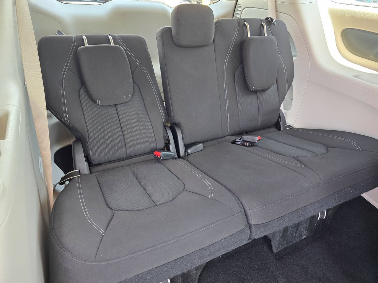 Used 2023 Chrysler Voyager LX FWD image 39