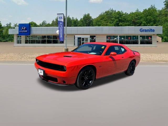 Used 2018 Dodge Challenger R/T w/ Blacktop Package RWD image 2