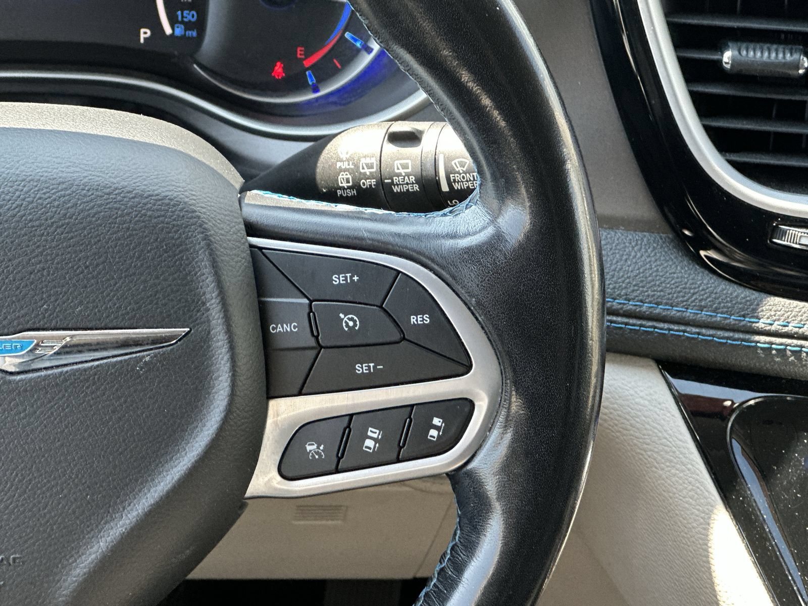 Used 2021 Chrysler Pacifica Touring-L FWD image 21