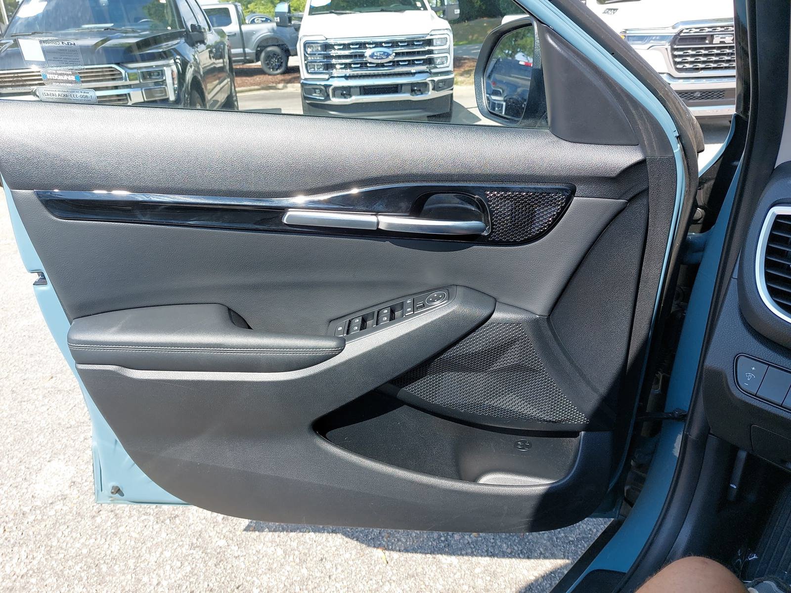 Used 2025 Kia Seltos S FWD image 27