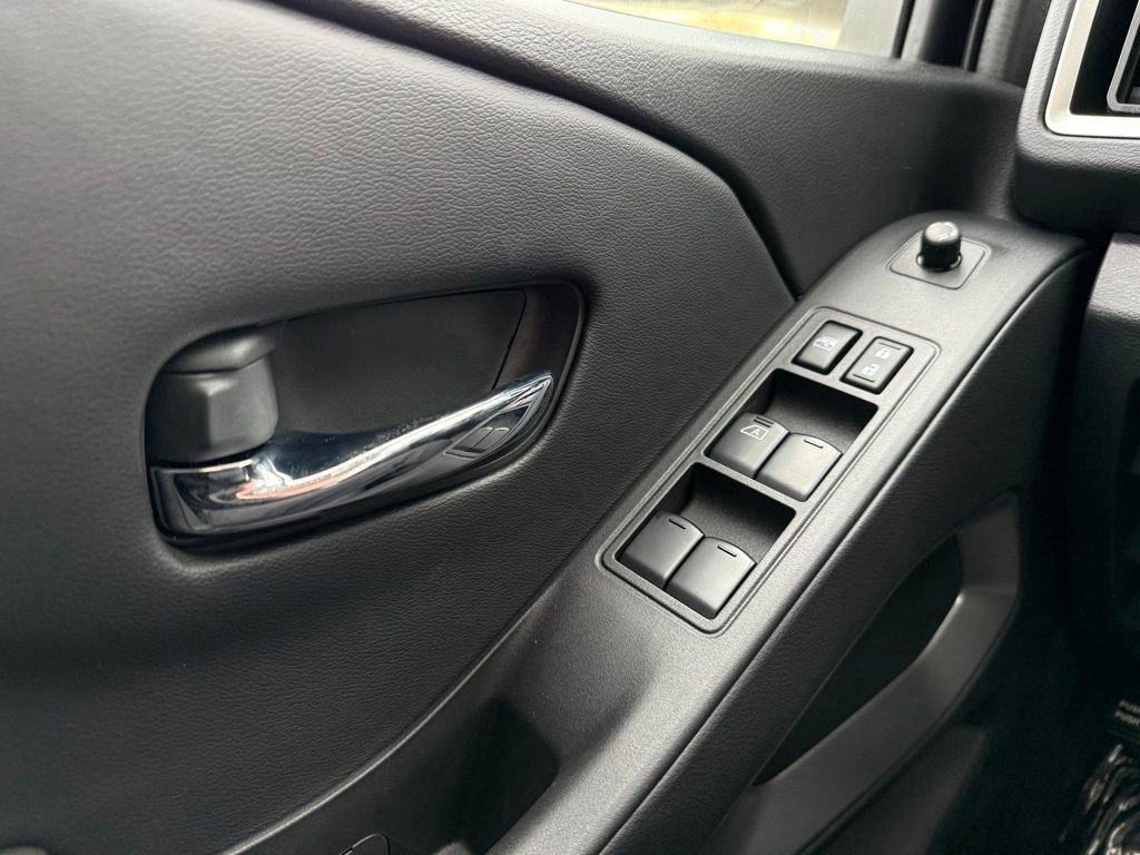 New 2025 Nissan Frontier SV w/ SV Convenience Package image 15