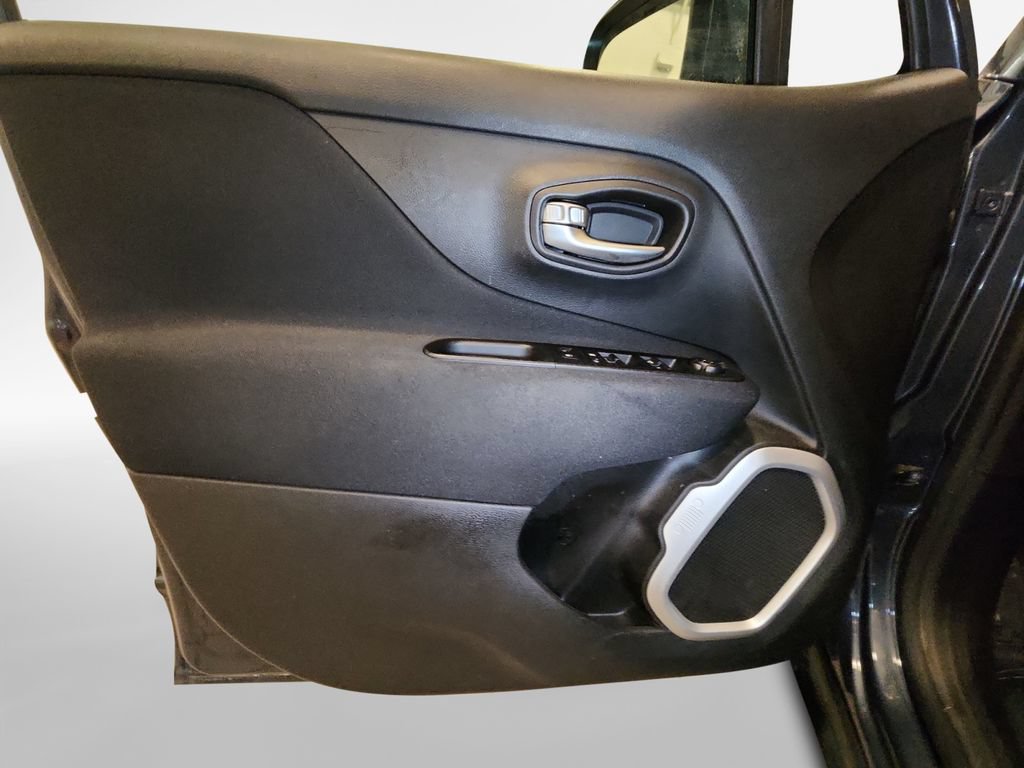 Used 2020 Jeep Renegade Latitude AWD/4WD image 15