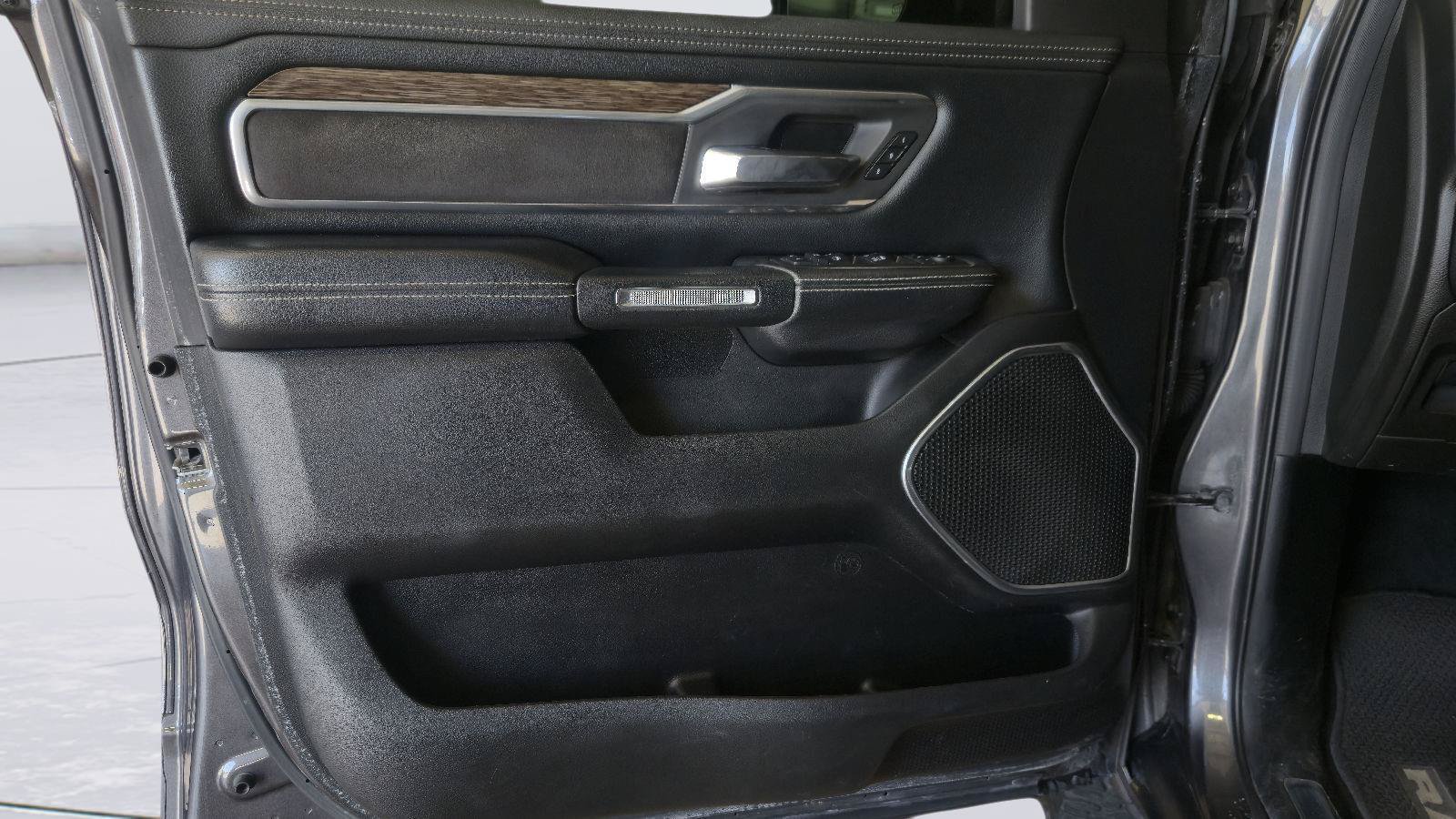 Used 2019 RAM 1500 Laramie w/ Off Road Group AWD/4WD image 12
