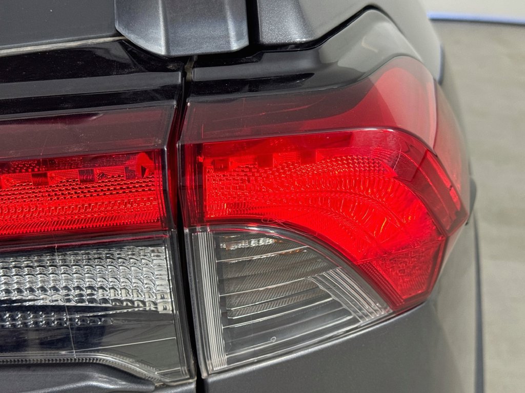 Used 2020 Toyota RAV4 XLE w/ Convenience Package FWD image 33