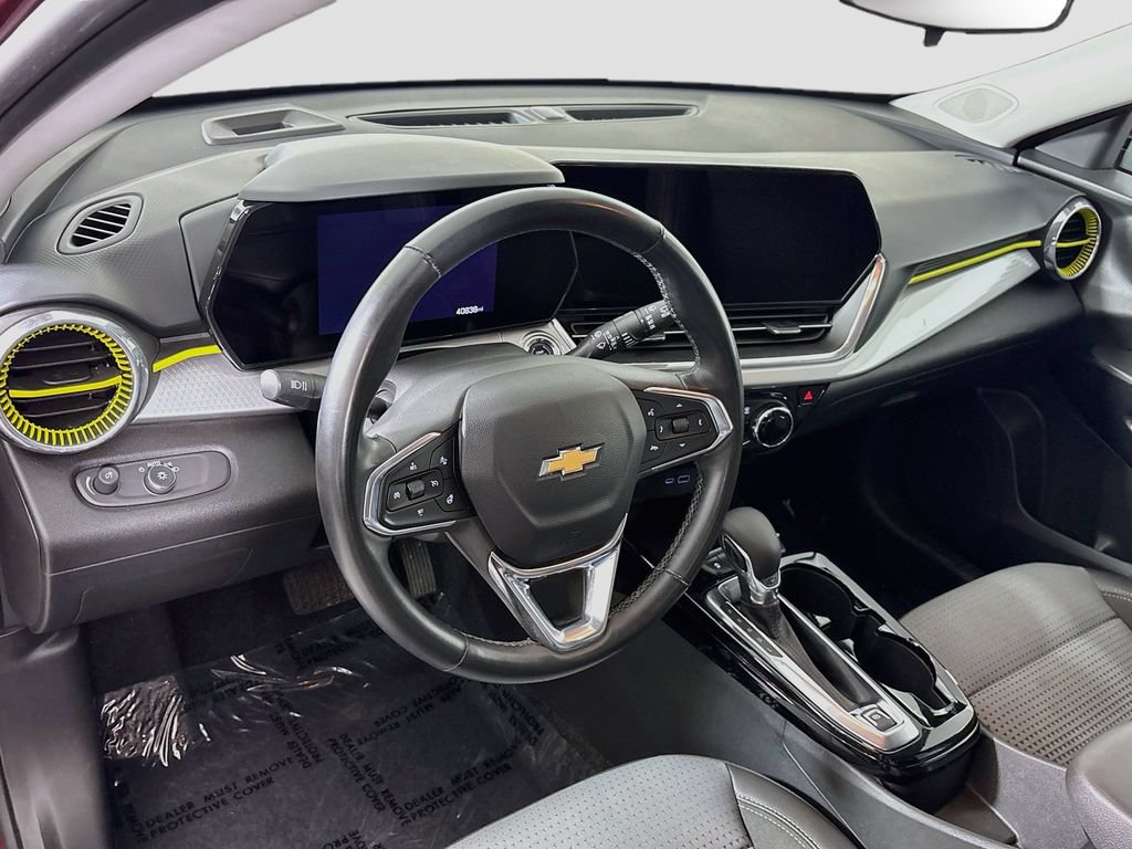 Used 2024 Chevrolet Trax LT w/ Sunroof Package FWD image 10