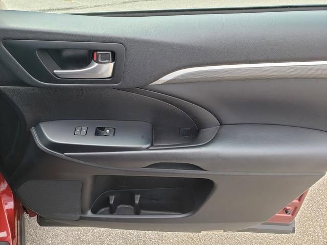 Used 2018 Toyota Highlander SE image 21