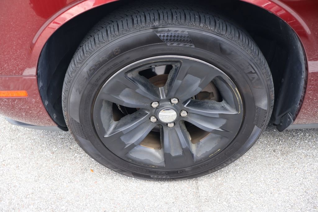 Used 2017 Dodge Challenger SXT RWD image 4