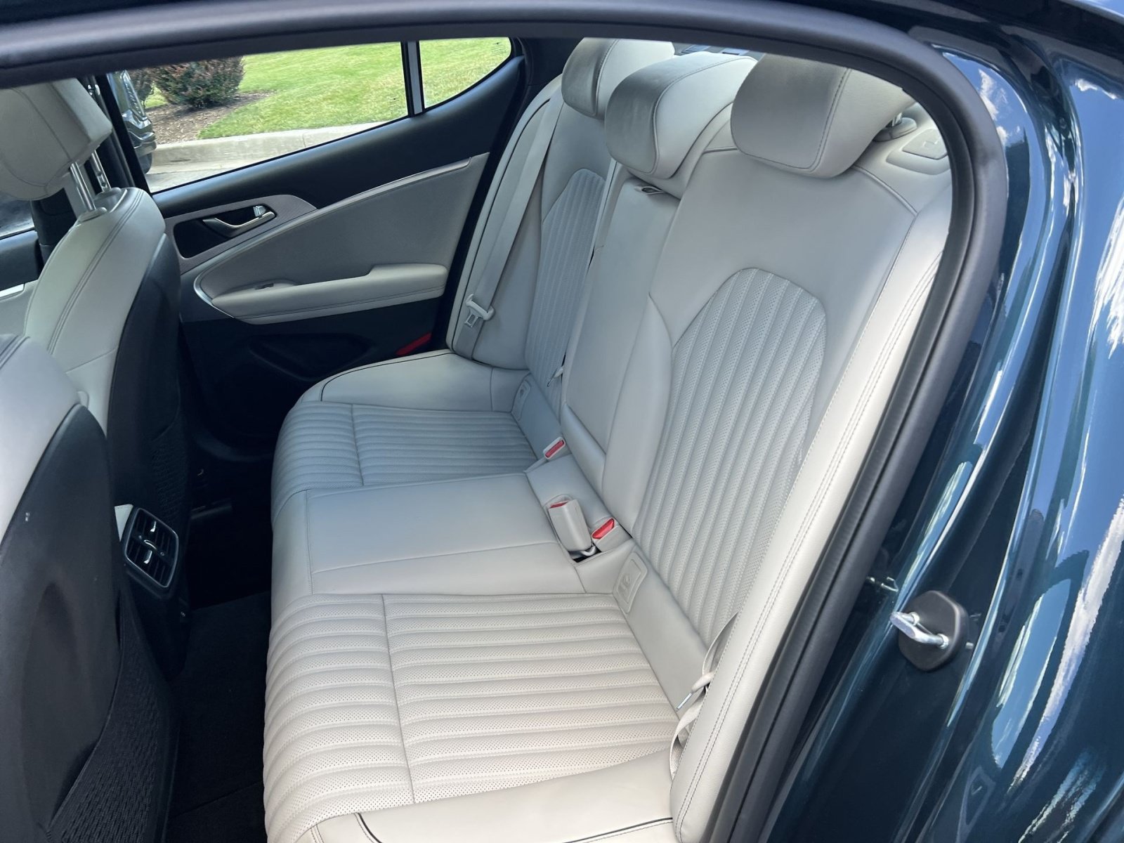 Used 2023 Genesis G70 3.3T image 25