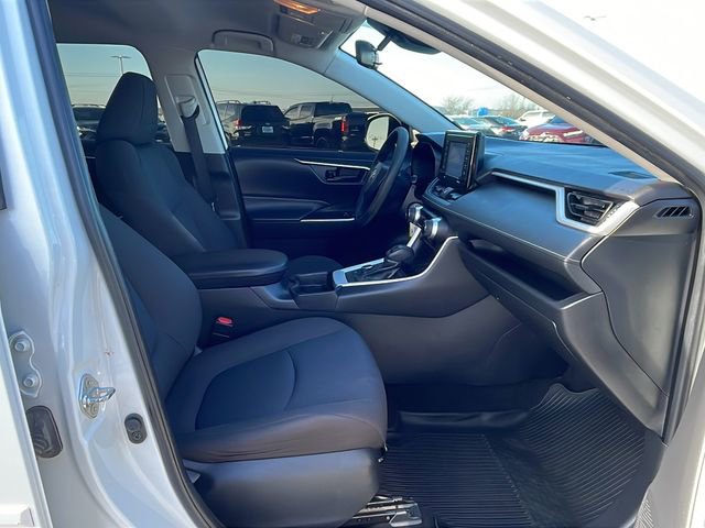 Used 2020 Toyota RAV4 LE image 14