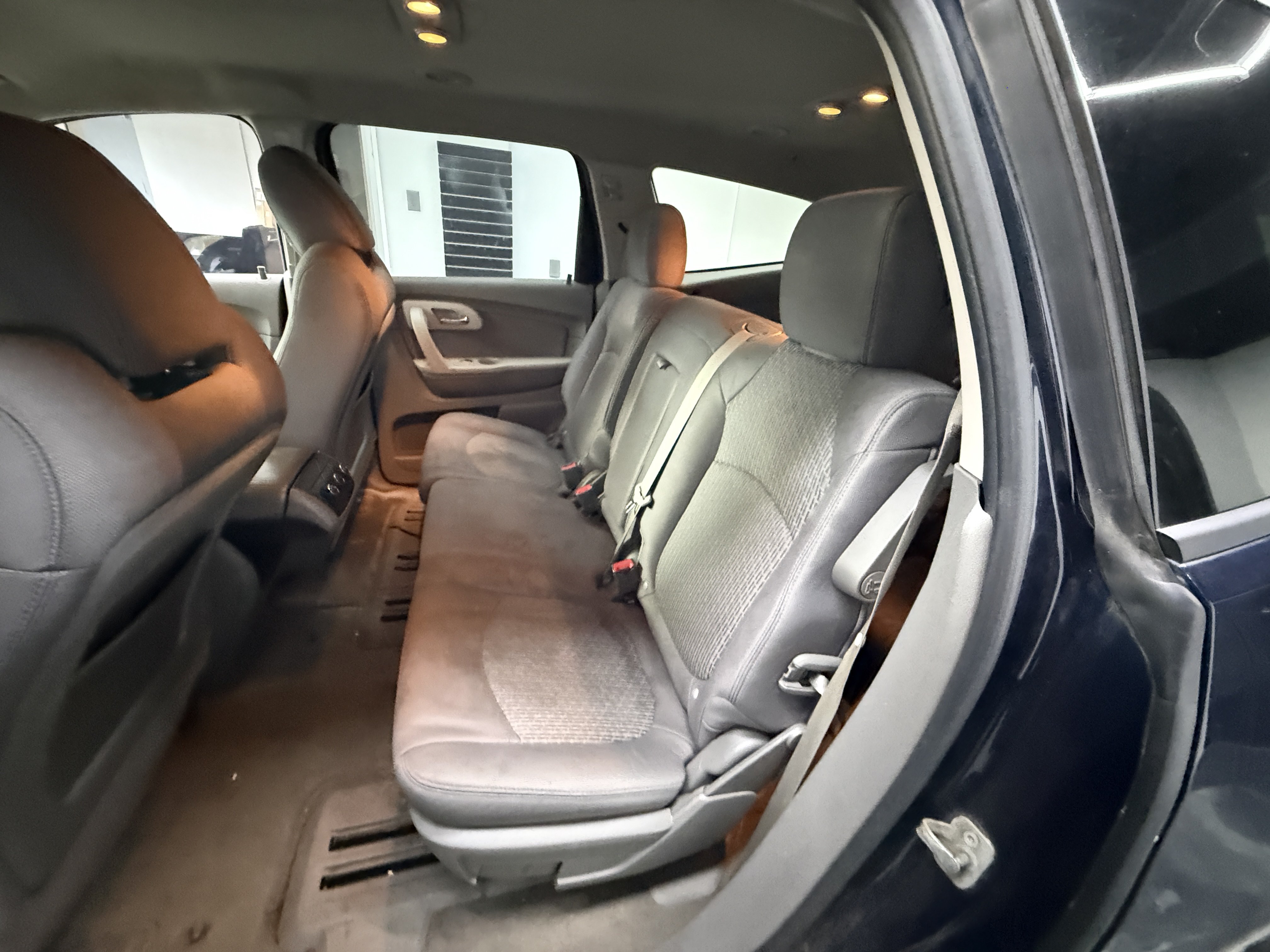Used 2011 Chevrolet Traverse LS FWD image 10