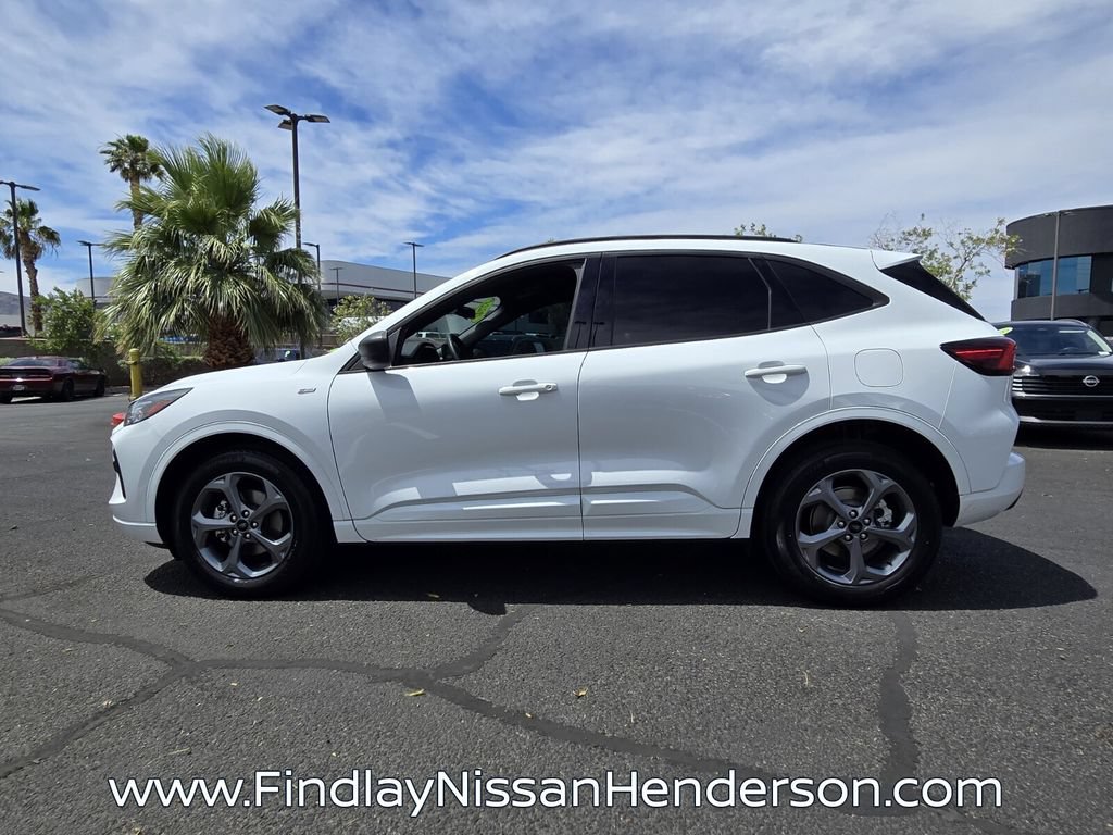 Used 2023 Ford Escape ST-Line w/ Tech Pack #1 AWD/4WD image 3