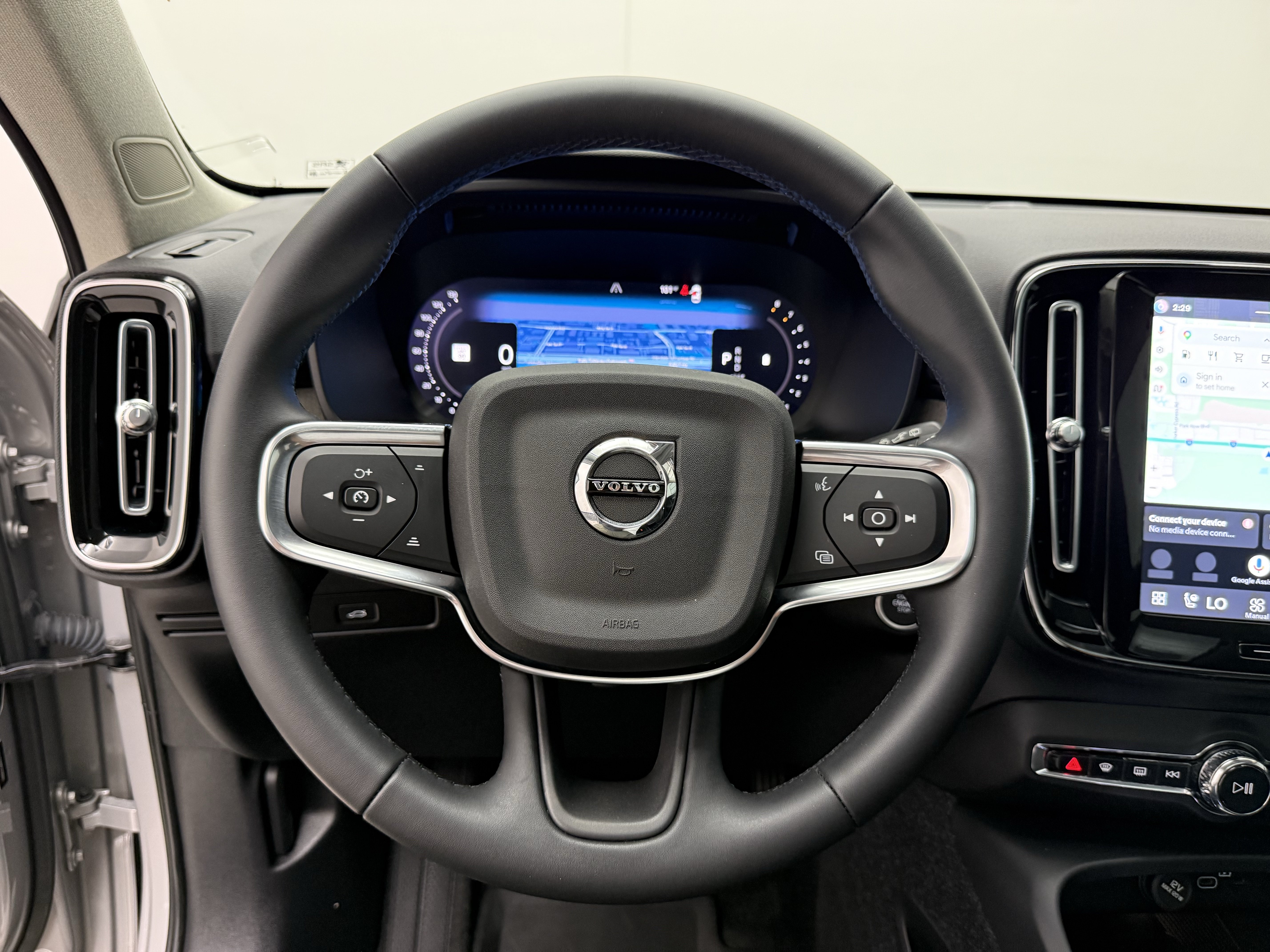 Certified 2023 Volvo XC40 B5 Plus w/ Driver Assist Package AWD/4WD image 16