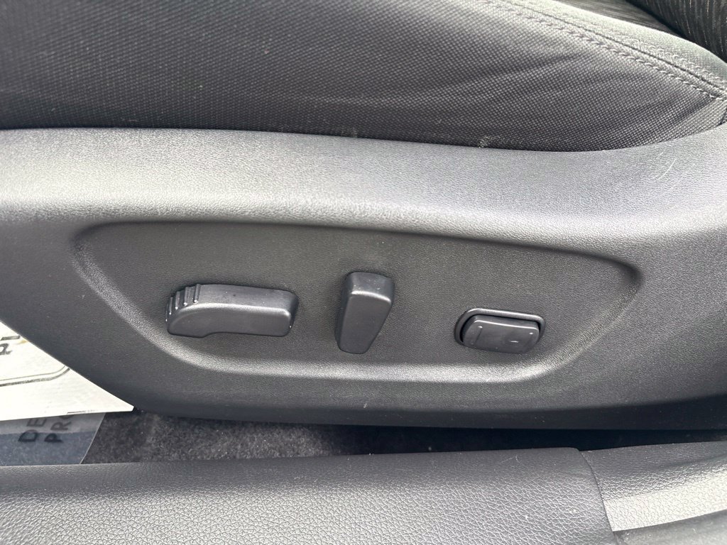 Used 2018 Nissan Rogue SV w/ Premium Package AWD/4WD image 18