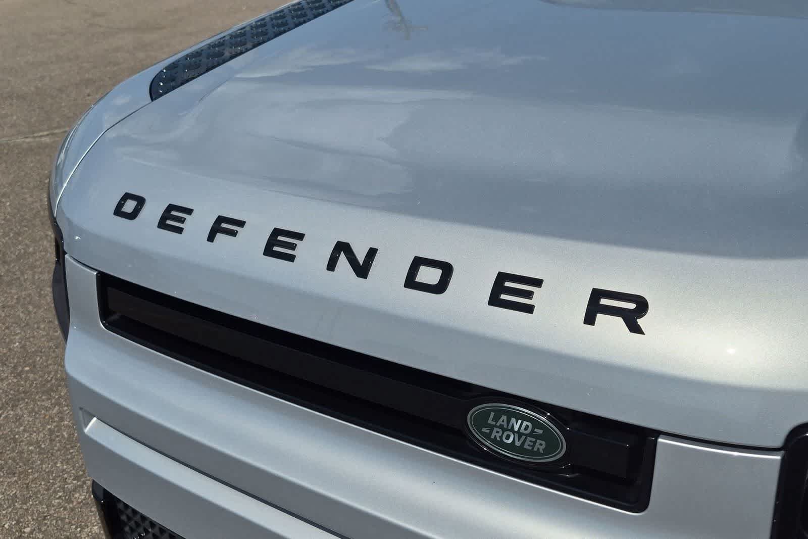Used 2024 Land Rover Defender 110 X-Dynamic SE AWD/4WD image 12