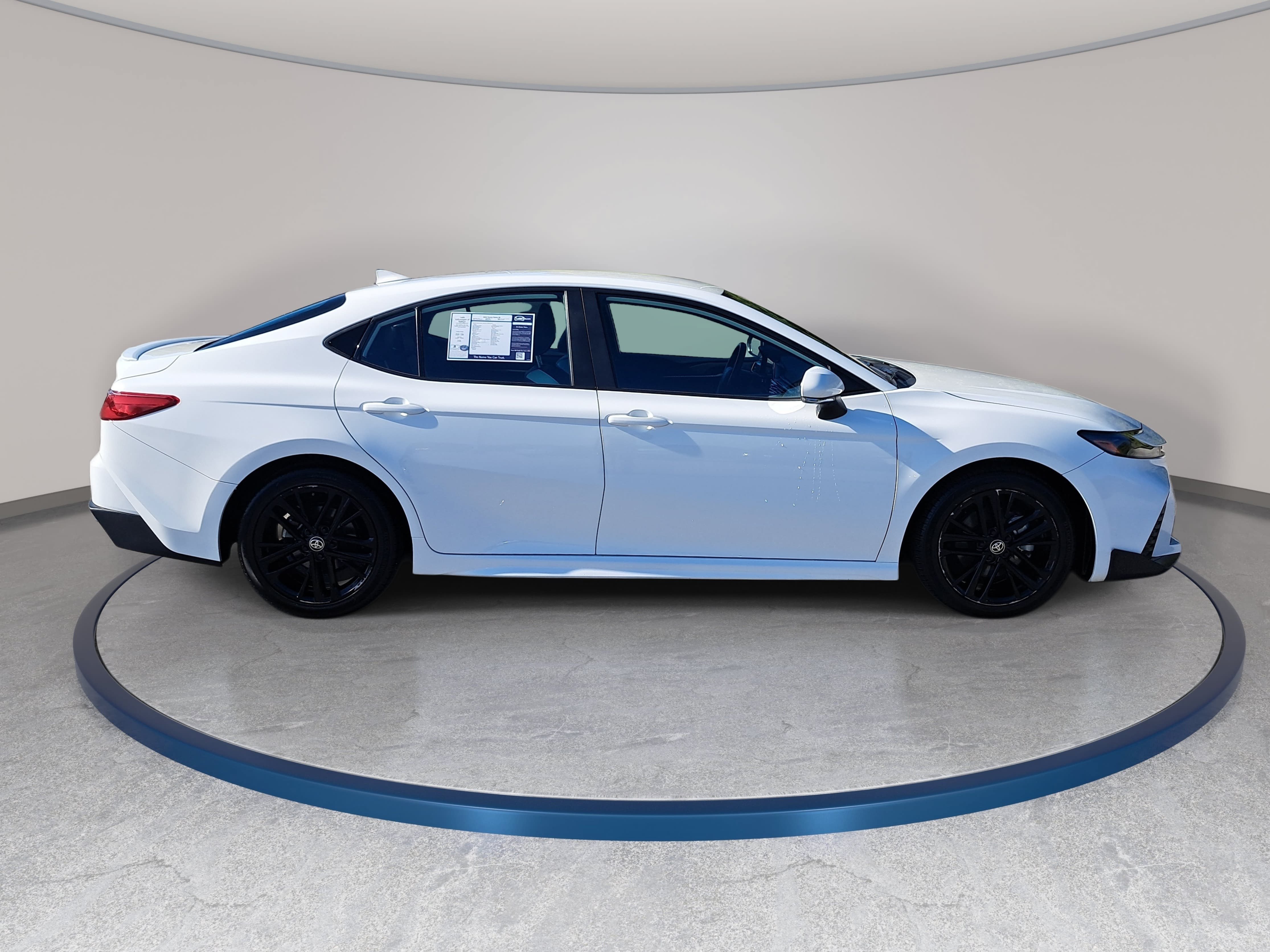 Used 2025 Toyota Camry SE FWD image 4
