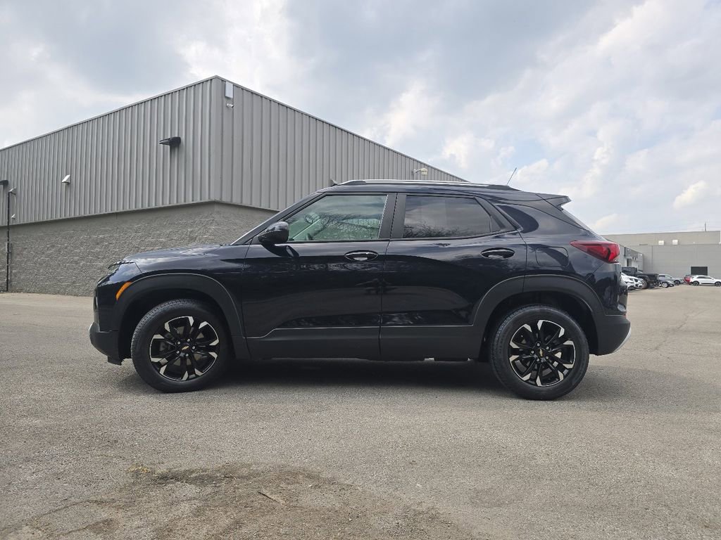 Used 2021 Chevrolet TrailBlazer LT w/ Convenience Package FWD image 12
