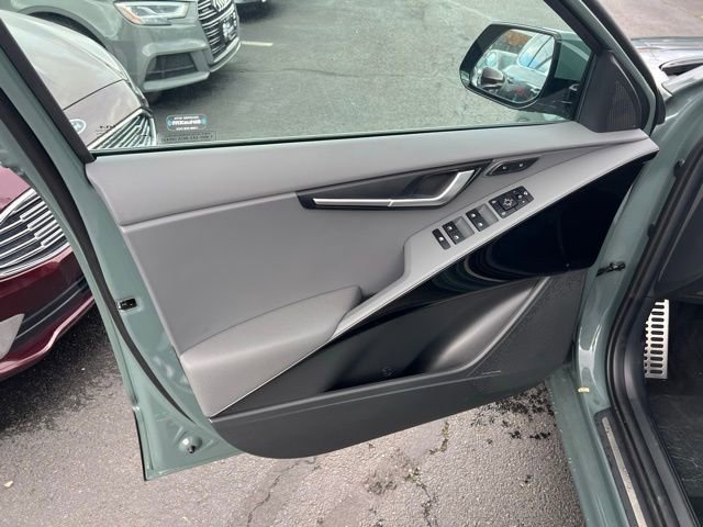 New 2025 Kia Niro SX Touring image 10