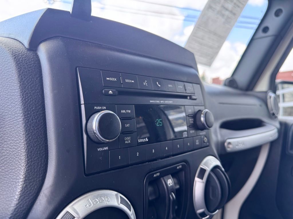 Used 2014 Jeep Wrangler Unlimited Sahara w/ Connectivity Group AWD/4WD image 17