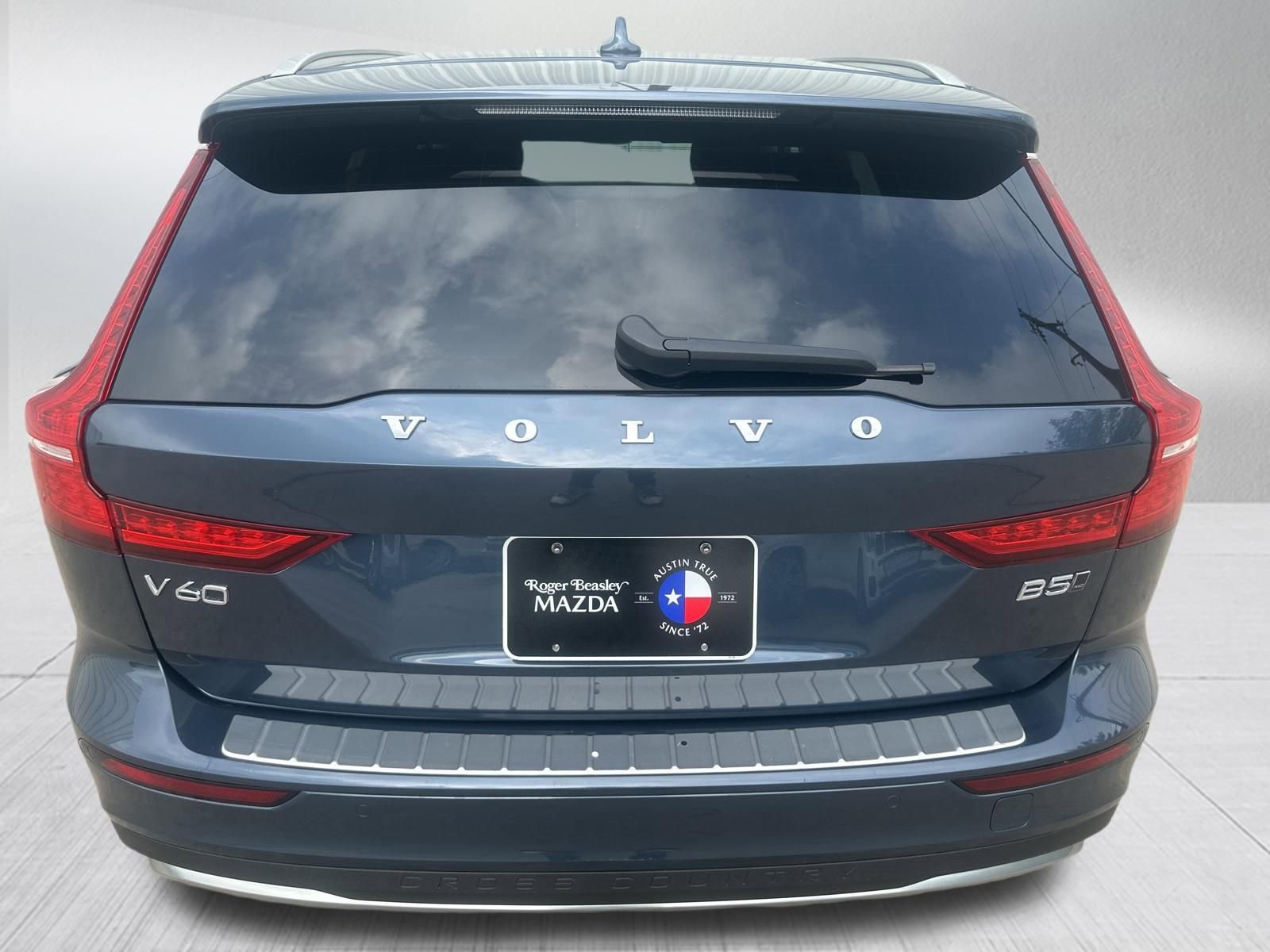 Used 2025 Volvo V60 B5 Cross Country Plus AWD/4WD image 7