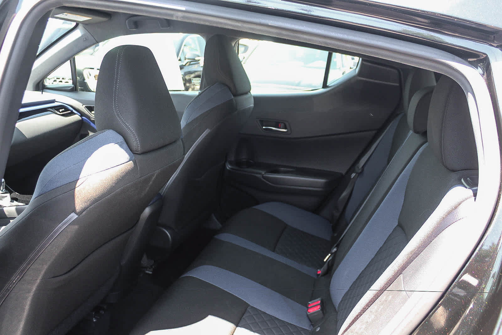 Used 2021 Toyota C-HR XLE FWD image 23