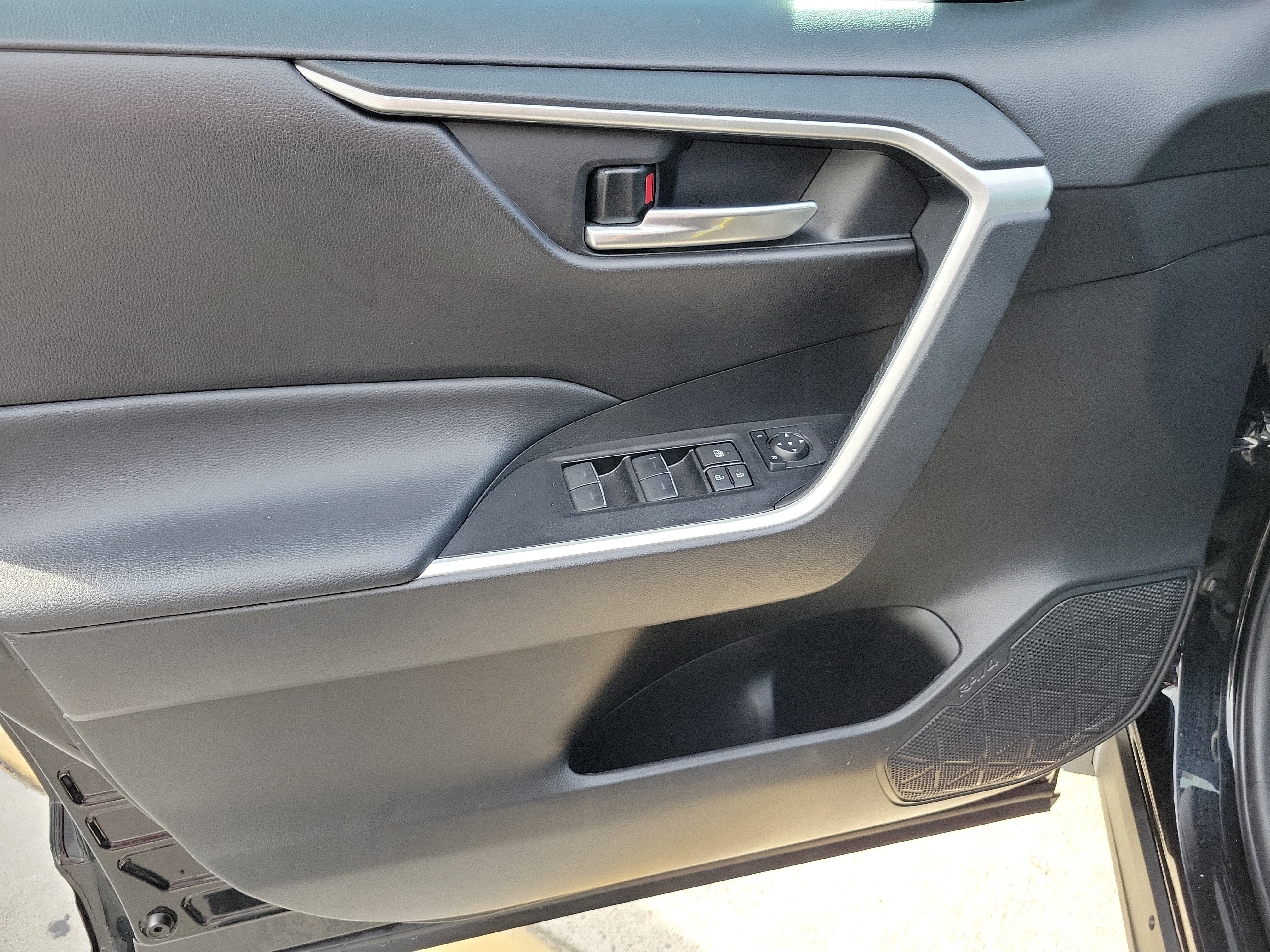 Certified 2023 Toyota RAV4 XLE w/ Convenience Package FWD image 21
