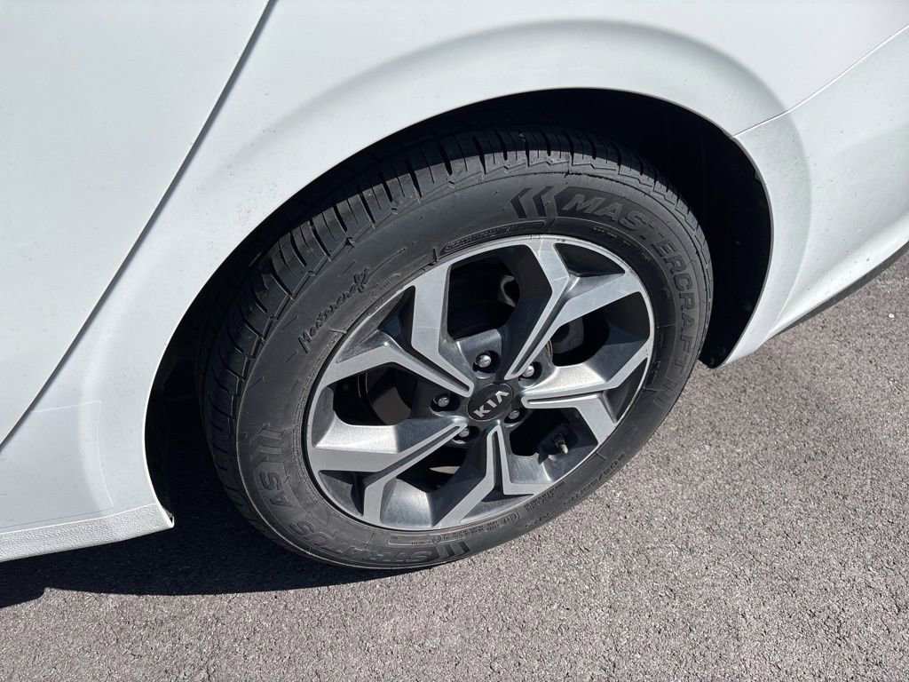 Certified 2019 Kia Forte LXS image 2