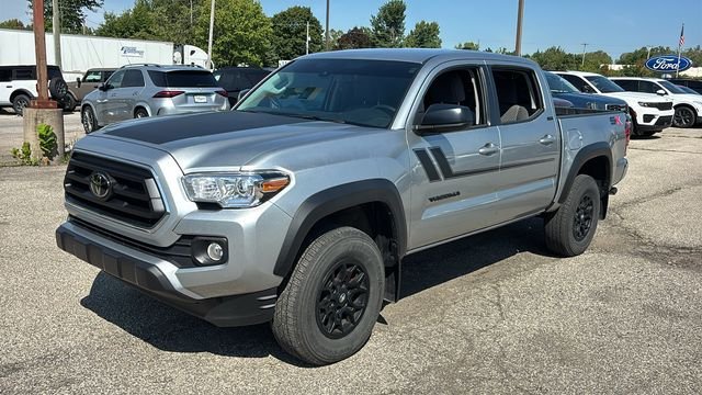 Used 2023 Toyota Tacoma SR5 AWD/4WD image 3