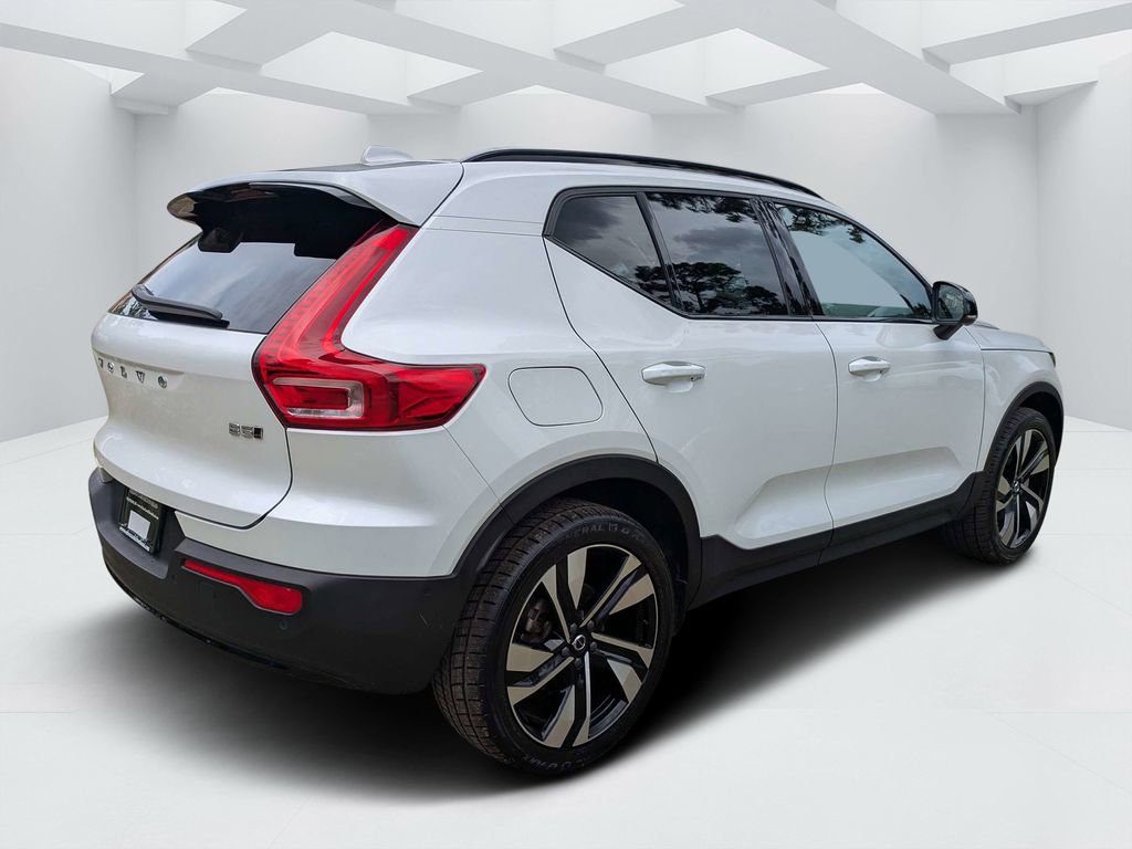 Used 2023 Volvo XC40 B5 Ultimate w/ Climate Package AWD/4WD image 3