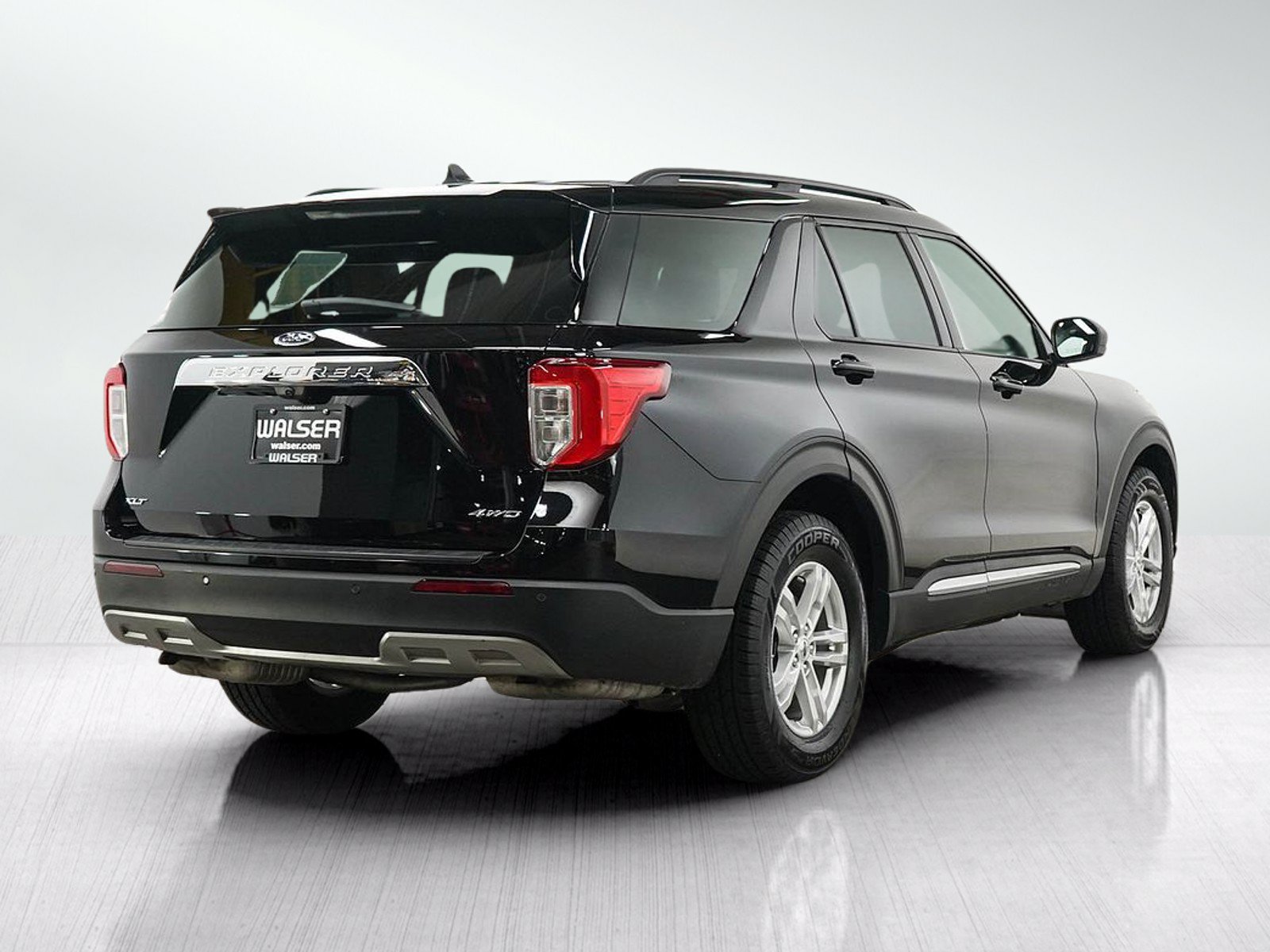 Used 2021 Ford Explorer XLT w/ Equipment Group 202A AWD/4WD image 6