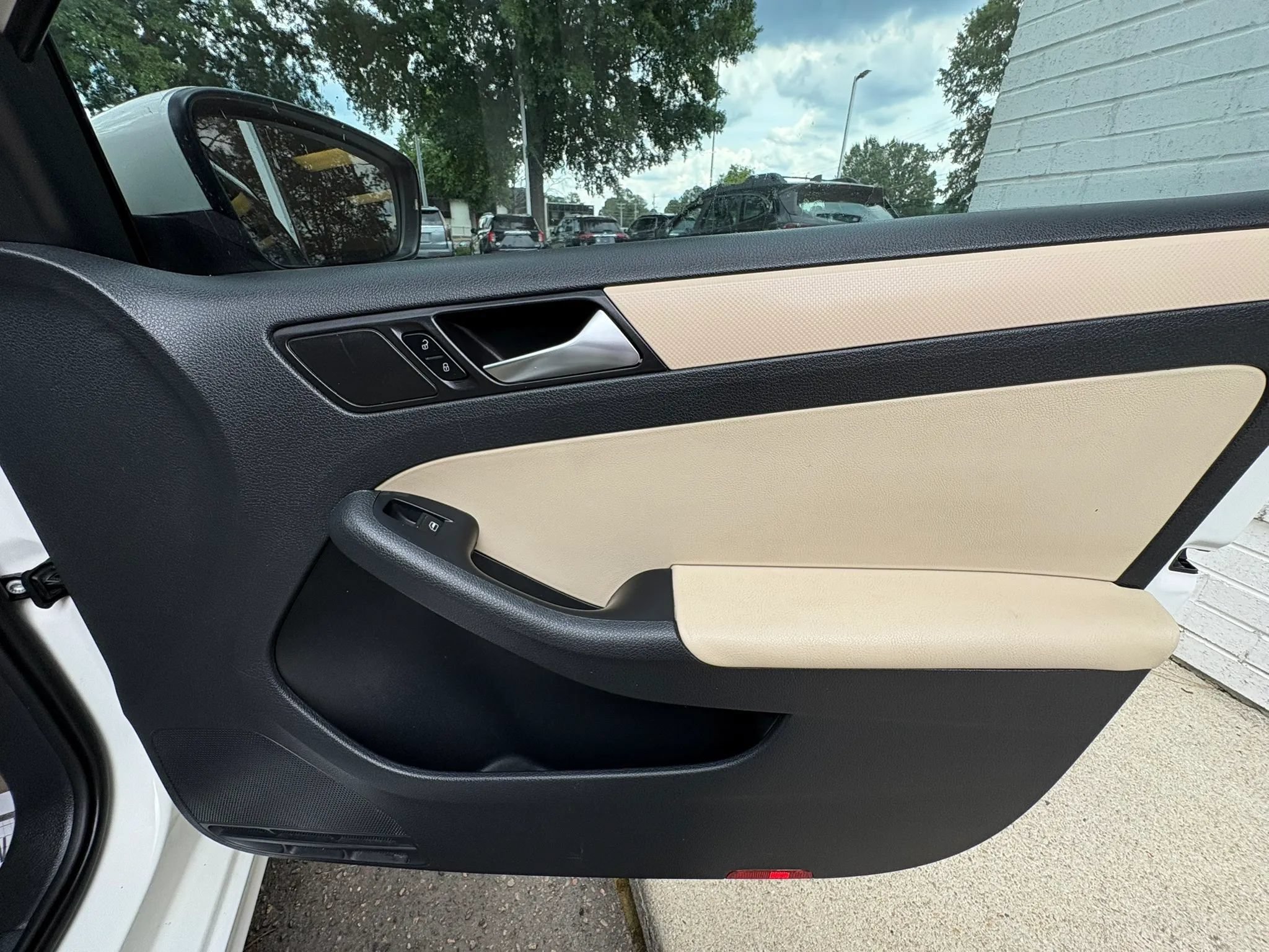 Used 2011 Volkswagen Jetta SE FWD image 11