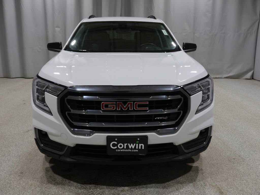 Used 2024 GMC Terrain AT4 image 9