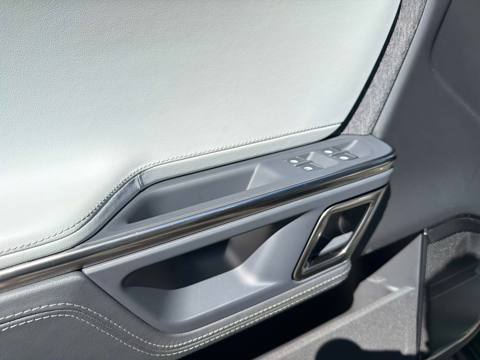 Used 2024 Rivian R1T Adventure image 40