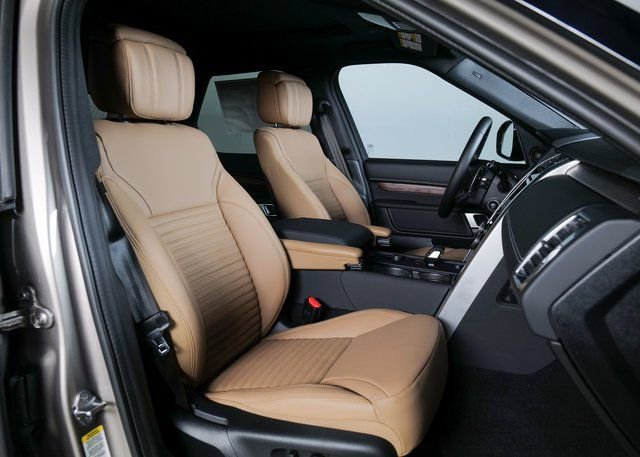 New 2026 Land Rover Discovery Dynamic SE image 3