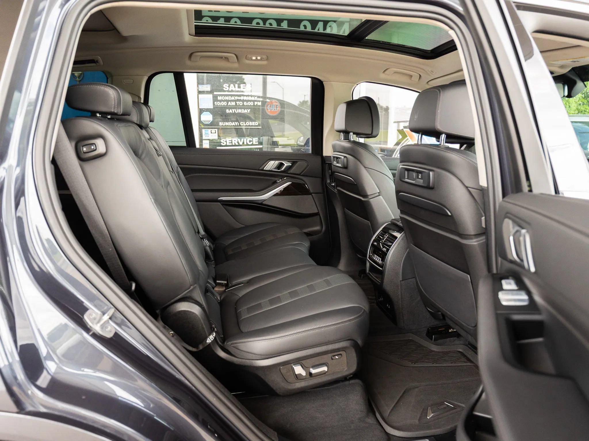 Used 2022 BMW X7 xDrive40i w/ Premium Package AWD/4WD image 25