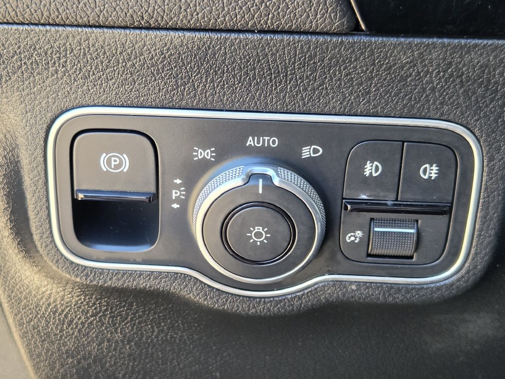 Used 2025 Mercedes-Benz GLA 250 image 24