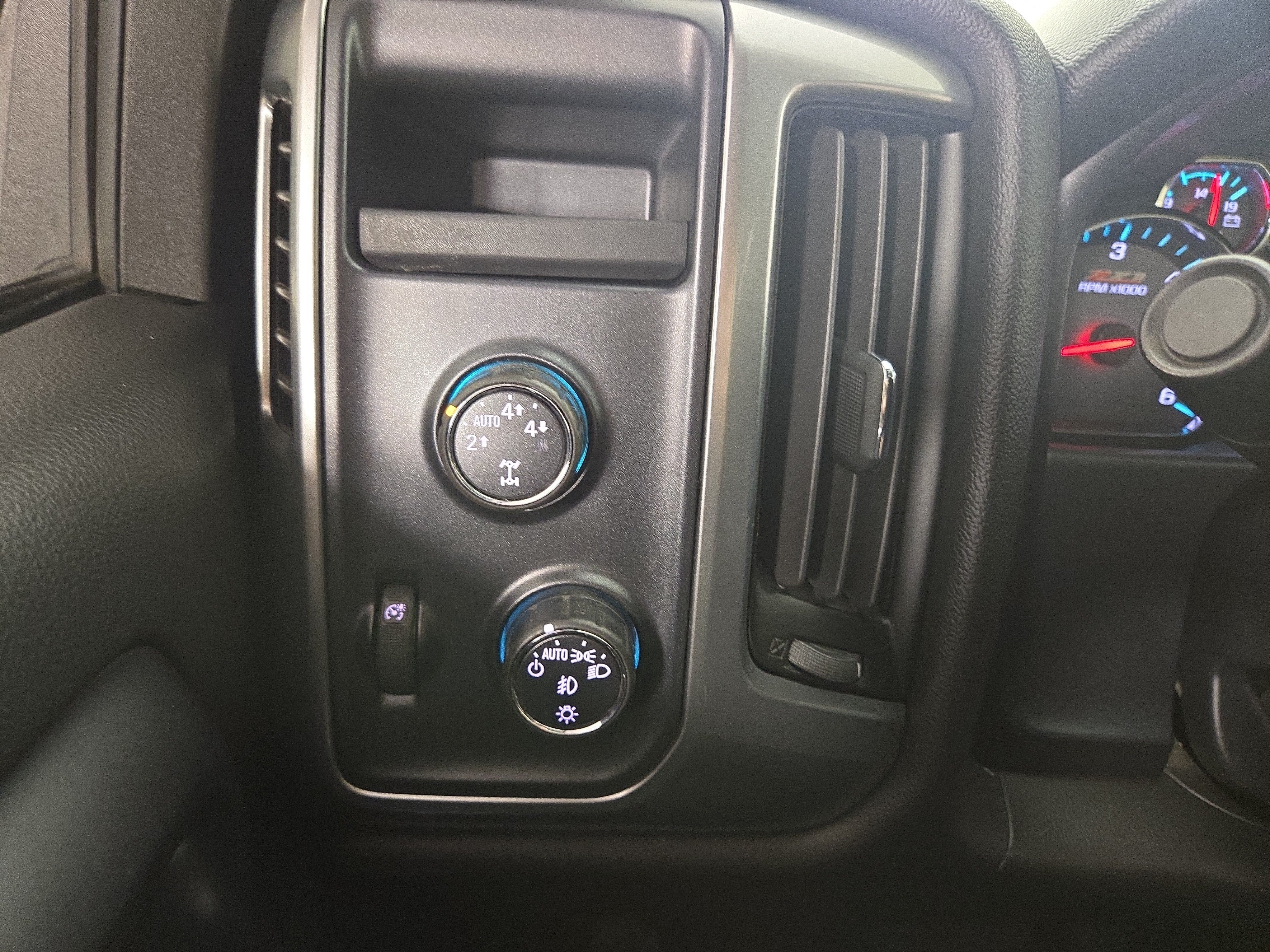 Used 2014 Chevrolet Silverado 1500 LT w/ LT Convenience Package AWD/4WD image 25