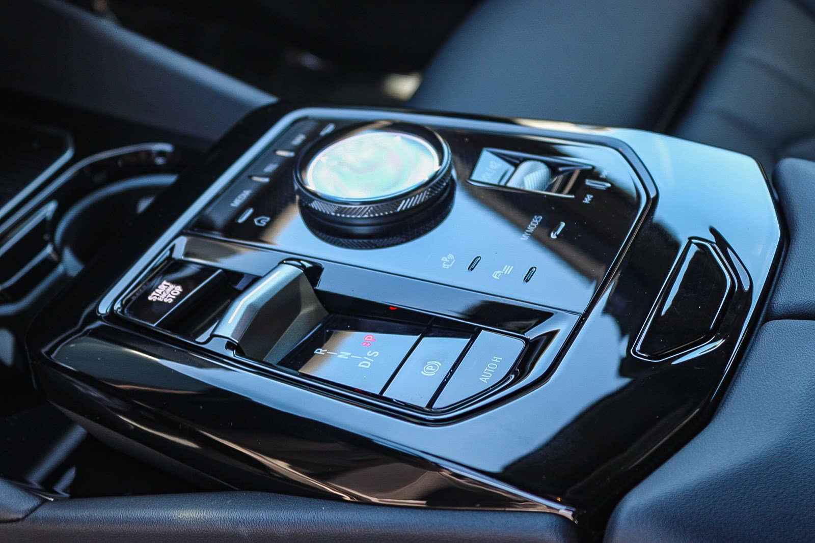 Used 2024 BMW 530i w/ Convenience Package RWD image 20