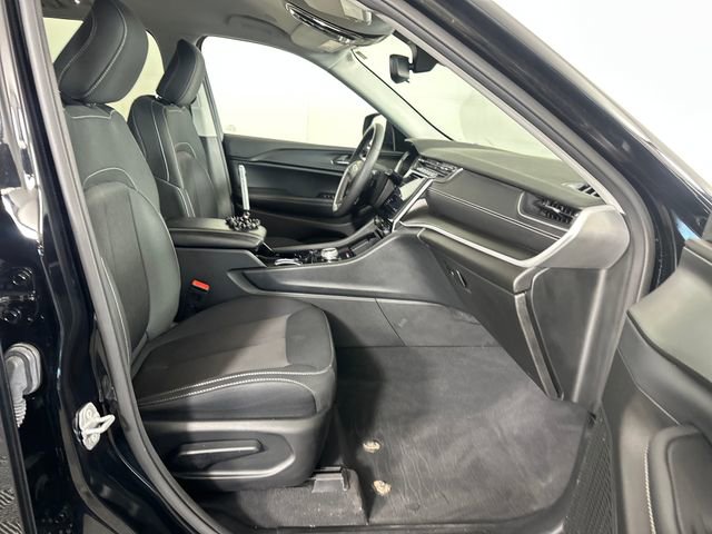 Used 2023 Jeep Grand Cherokee Laredo w/ Luxury Tech Group I image 28