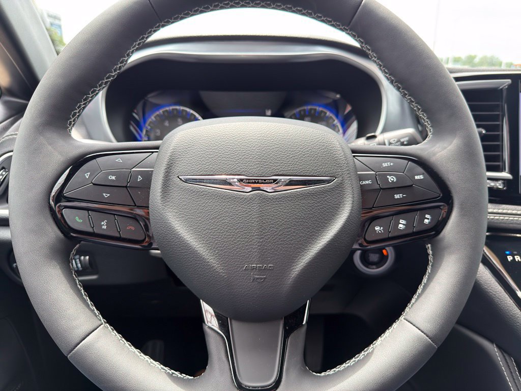 Used 2025 Chrysler Pacifica Limited w/ Uconnect Theater Family Group AWD/4WD image 16