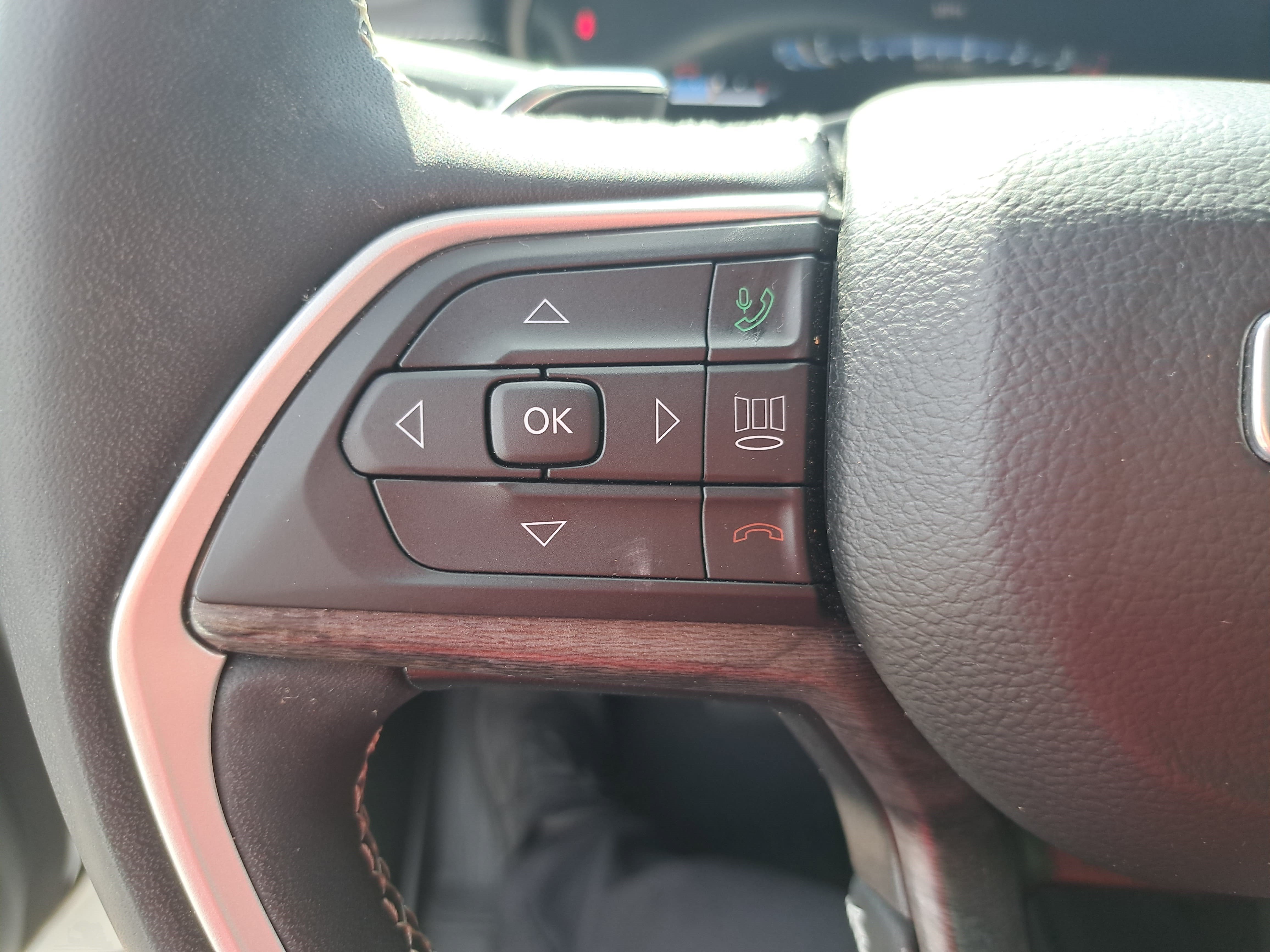 Used 2023 Jeep Grand Cherokee L Limited w/ Luxury Tech Group II AWD/4WD image 19