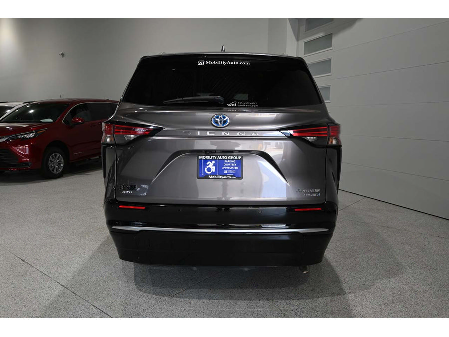 Used 2022 Toyota Sienna Platinum AWD/4WD image 7