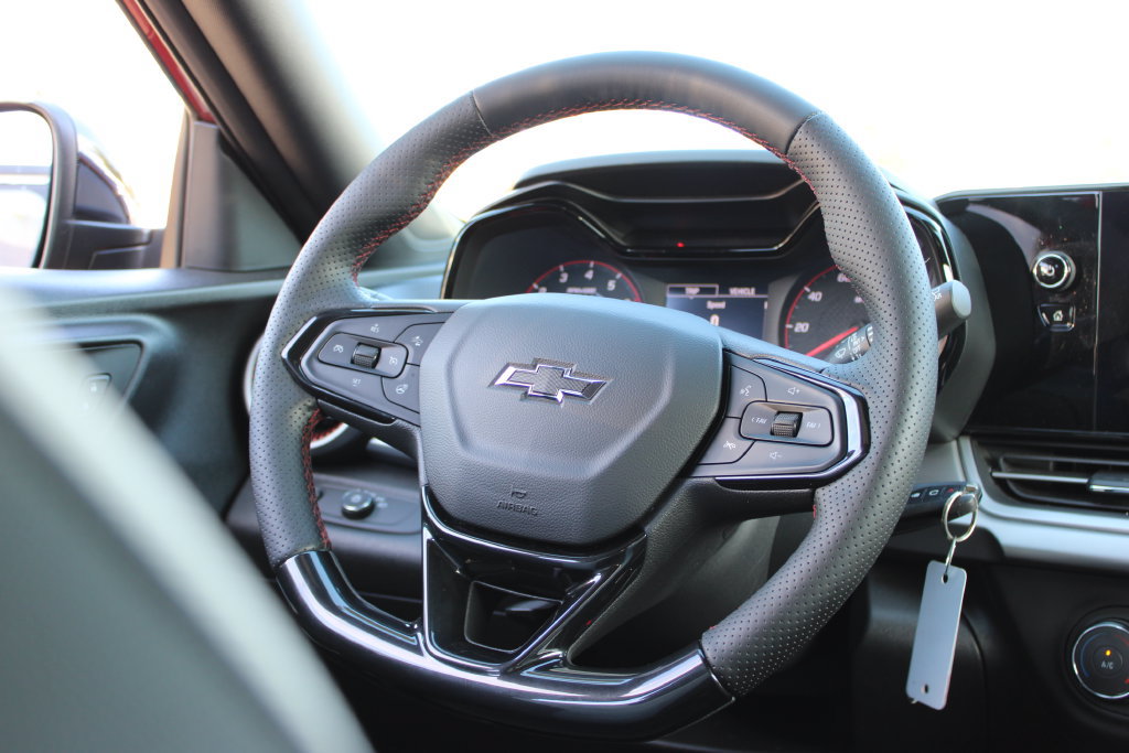 Certified 2024 Chevrolet Trax RS FWD image 31