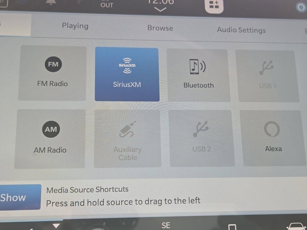 Used 2023 Chrysler Pacifica Limited w/ Uconnect Theater Family Group image 19