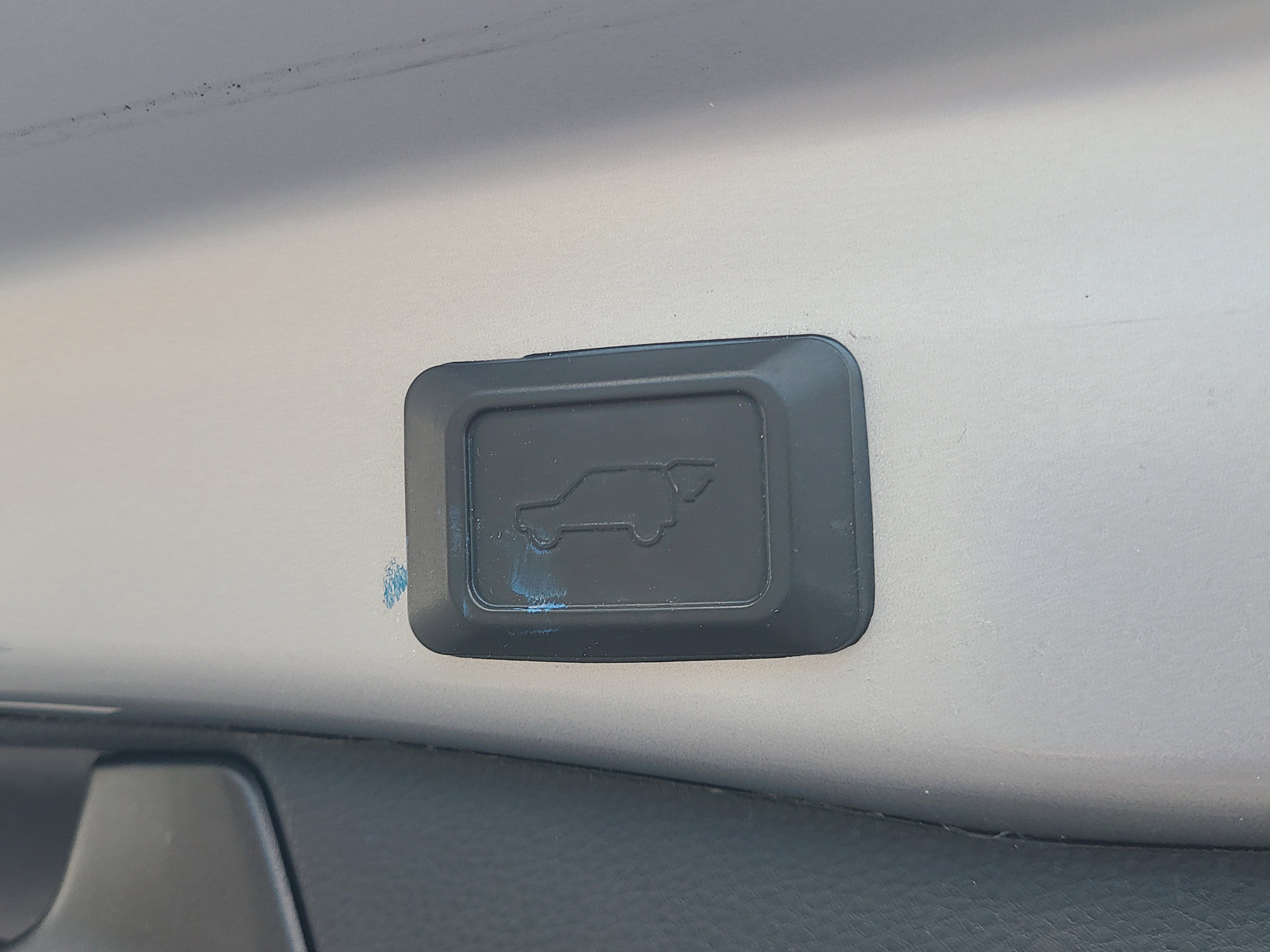 Used 2021 Toyota RAV4 XLE Premium image 11