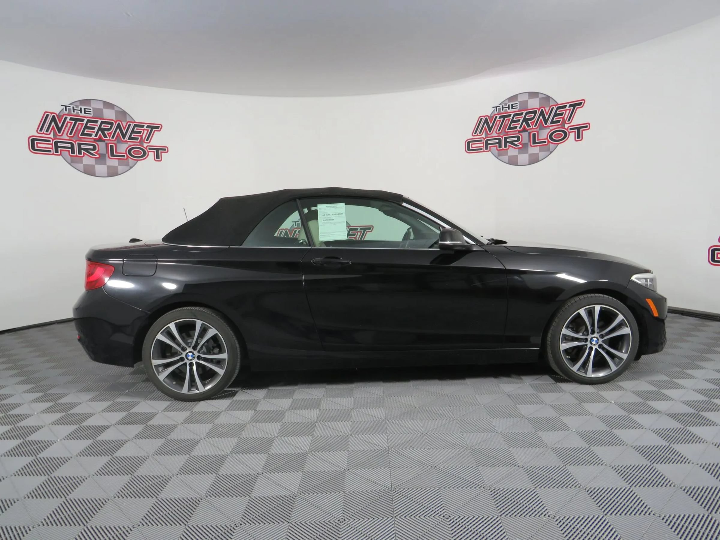 Used 2017 BMW 230i Convertible RWD image 4